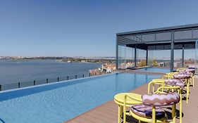 Upon Harbor - Seixal Bay Hotel